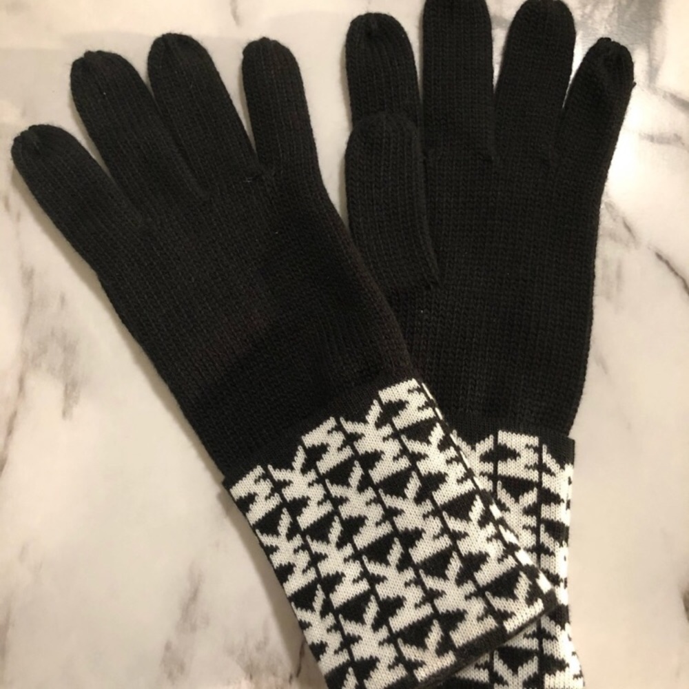 Michael Kors signature knit gloves NWT